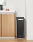 EKO HANA Slim 40L/ 10.5 Gallon Plastic Resin Step Kitchen Trash Can-Black – Breakroom