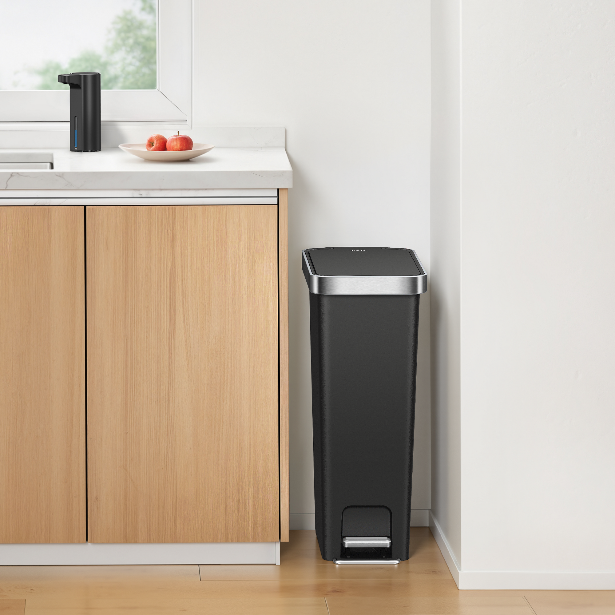 EKO HANA Slim 40L/ 10.5 Gallon Plastic Resin Step Kitchen Trash Can-Black – Breakroom