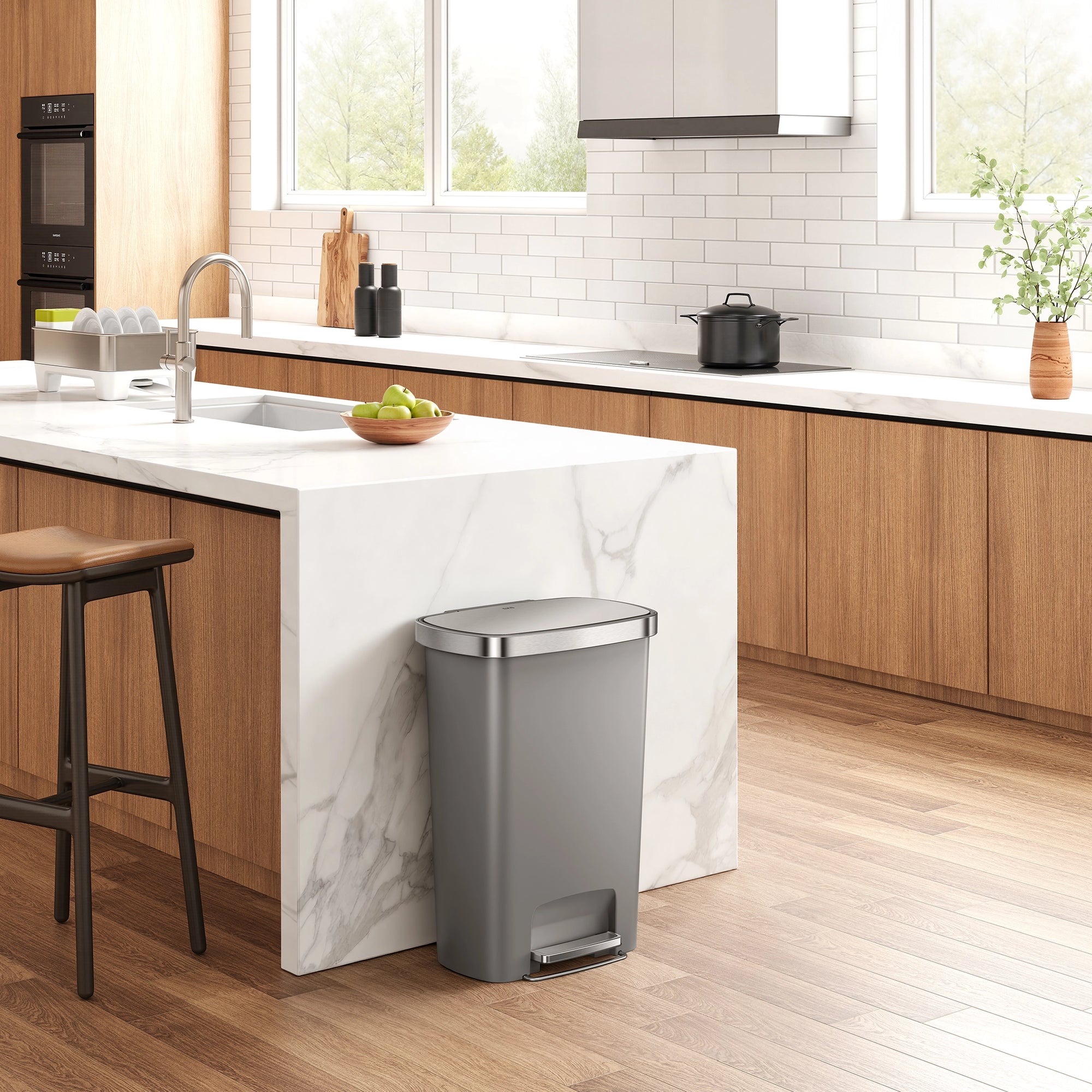 Hana Select Plastic Resin Step Trash Can 50 L / 13 Gal