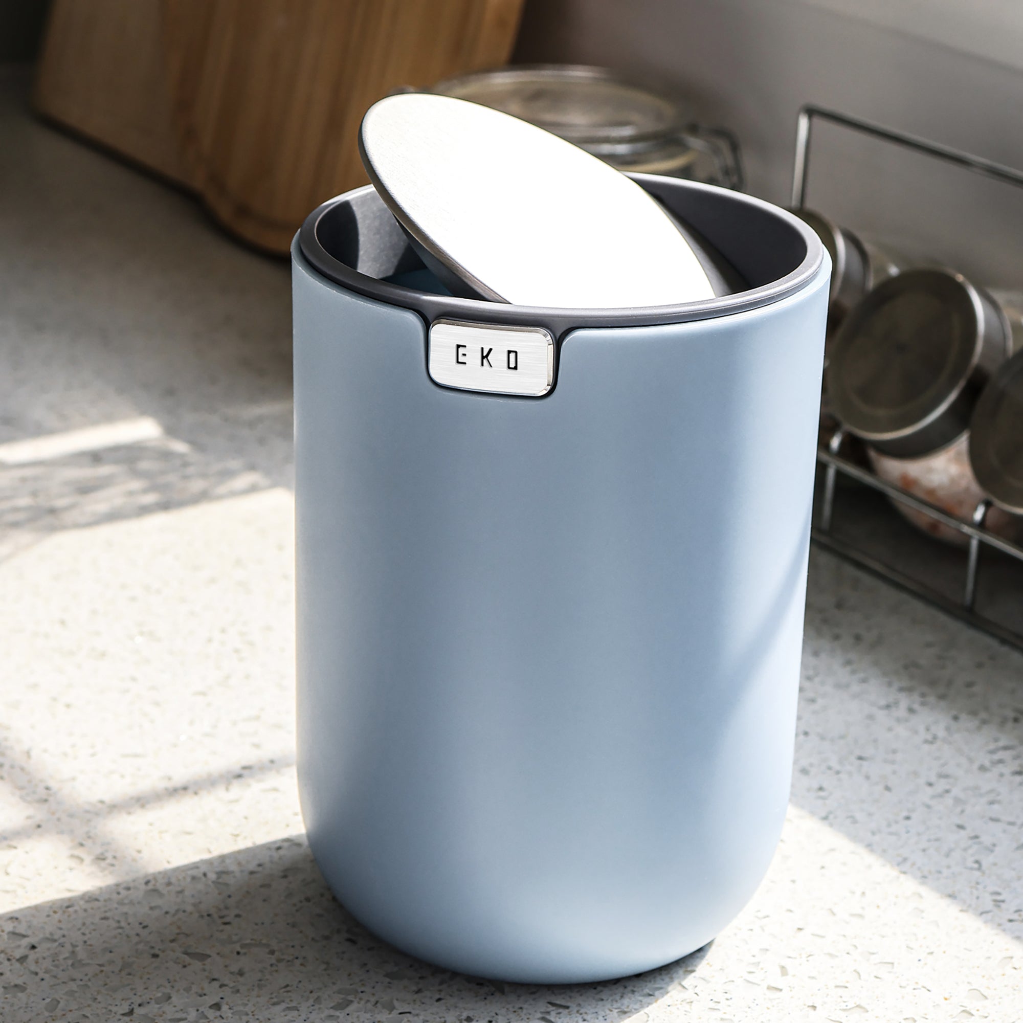 EKO Fandy Table Bin with Swing-Top Lid - Blue 1.5L / 0.4 Gal – Counter